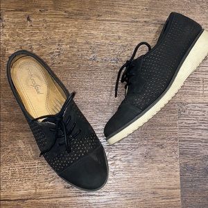 Black comfort espadrilles